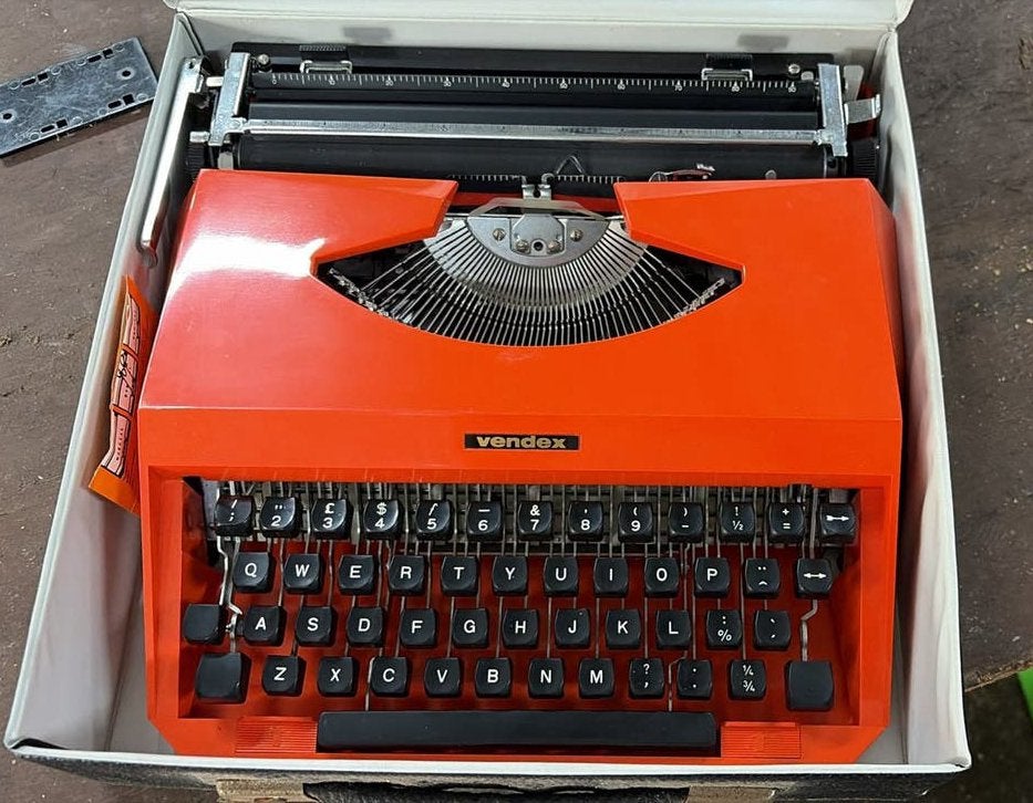 Vintage oranje Vendex typemachine met originele koffer  70’, Zo goed als nieuw, Vendex, Vendex, Vendex