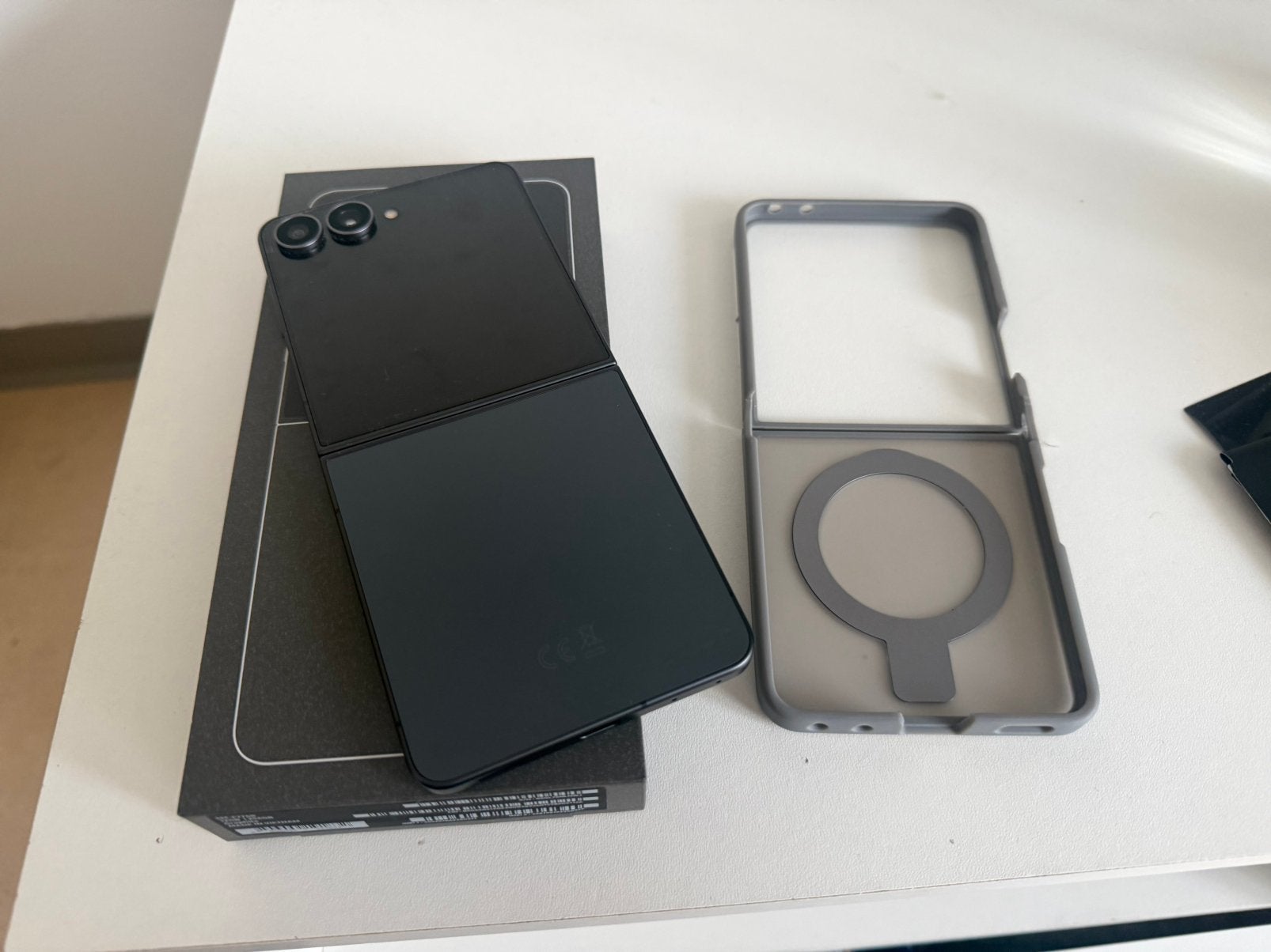 Foto 8 van Z flip 8 256GB 5G nieuw met bon inruilen mogelijk
