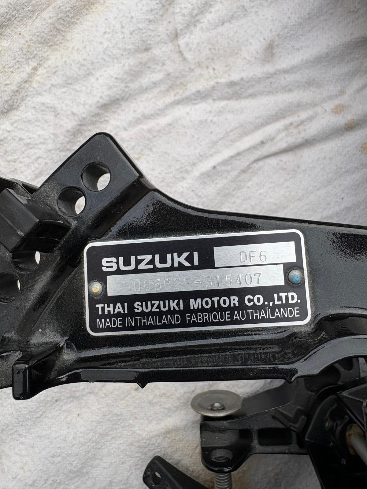 Foto 7 van Suzuki buitenboordmotor DF6 met opblaasbare rubberboot