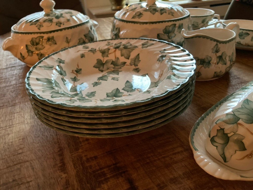 Borden Barratts Engels servies Country Vine Vintage-servies, Ophalen, Landelijk/Boerenbont, Zo goed als nieuw, Bord(en)