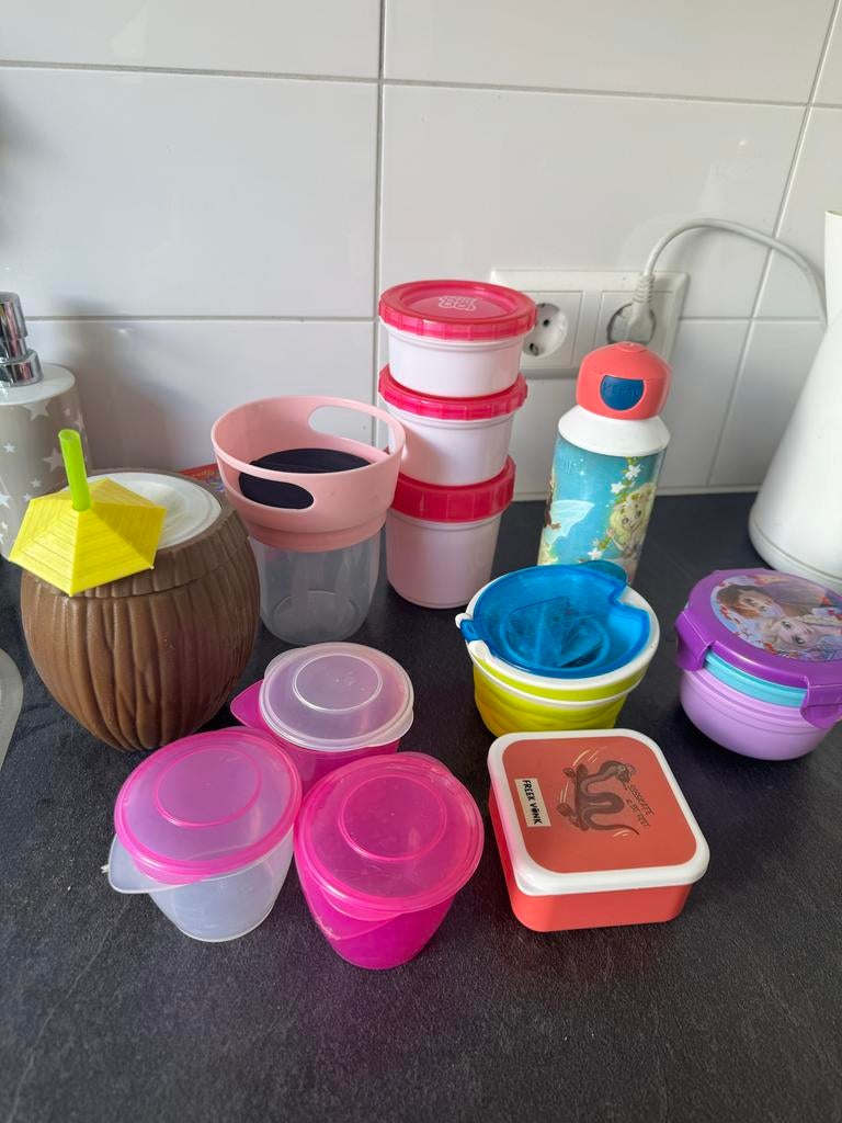 Diverse bakjes en beker - Handig voor onderweg of thuis, Kunststof, Ophalen of Verzenden, Meerkleurig, Overige typen