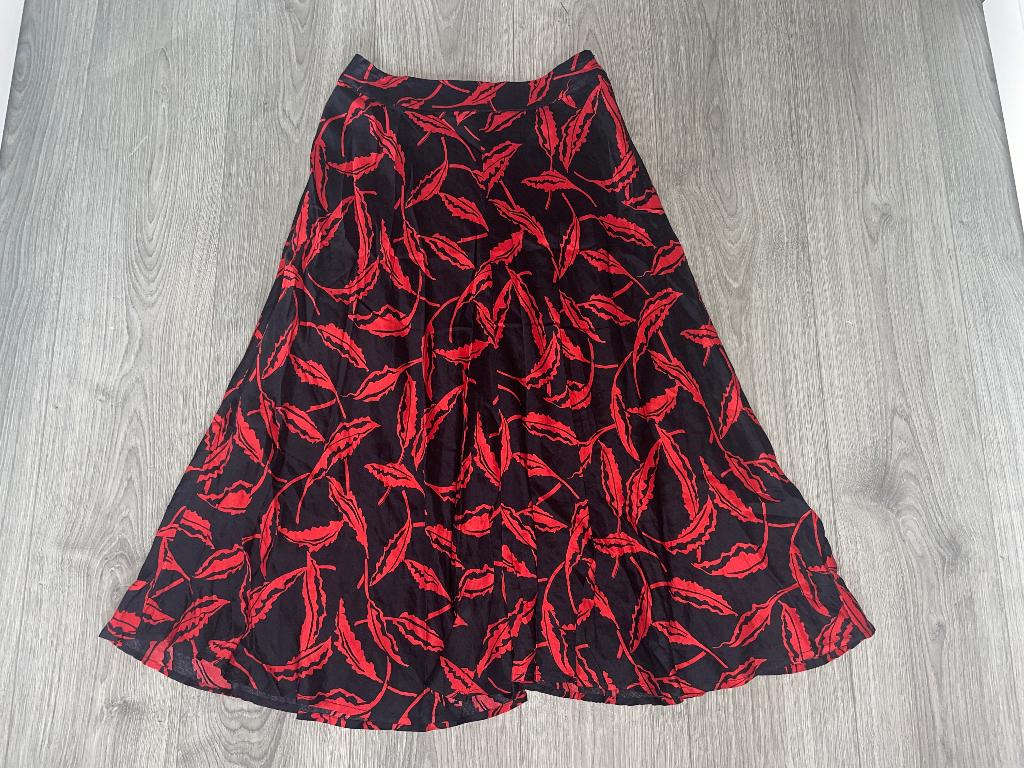 Esqualo zwarte rode vintage satin look midi rok skirt mt 36, Esqualo, Ophalen of Verzenden, Zo goed als nieuw, Maat 36 (S)