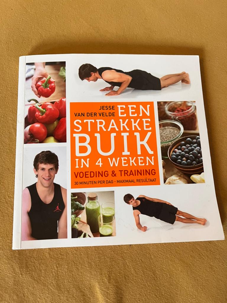 Een strakke buik in vier weken, Ophalen of Verzenden, Zo goed als nieuw