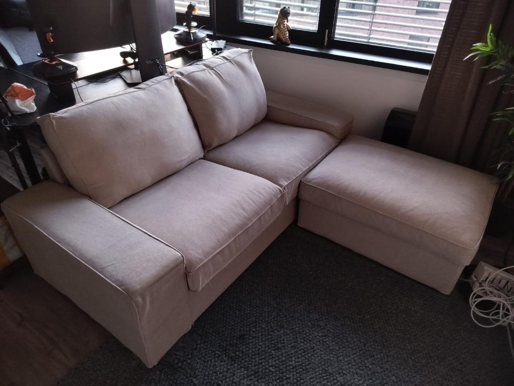 Zitbank + Voetenbank Ikea Kivik lichtbeige, Huis en Inrichting, Ophalen, 125 cm of meer, Zo goed als nieuw, Stof
