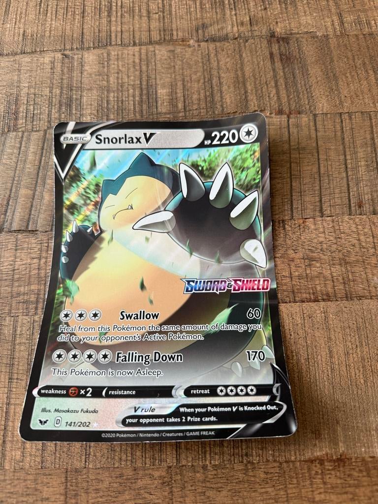 Grote Snorlax V Pokémon Kaart - Sword & Shield 141/202, Ophalen of Verzenden, Gebruikt, Losse kaart