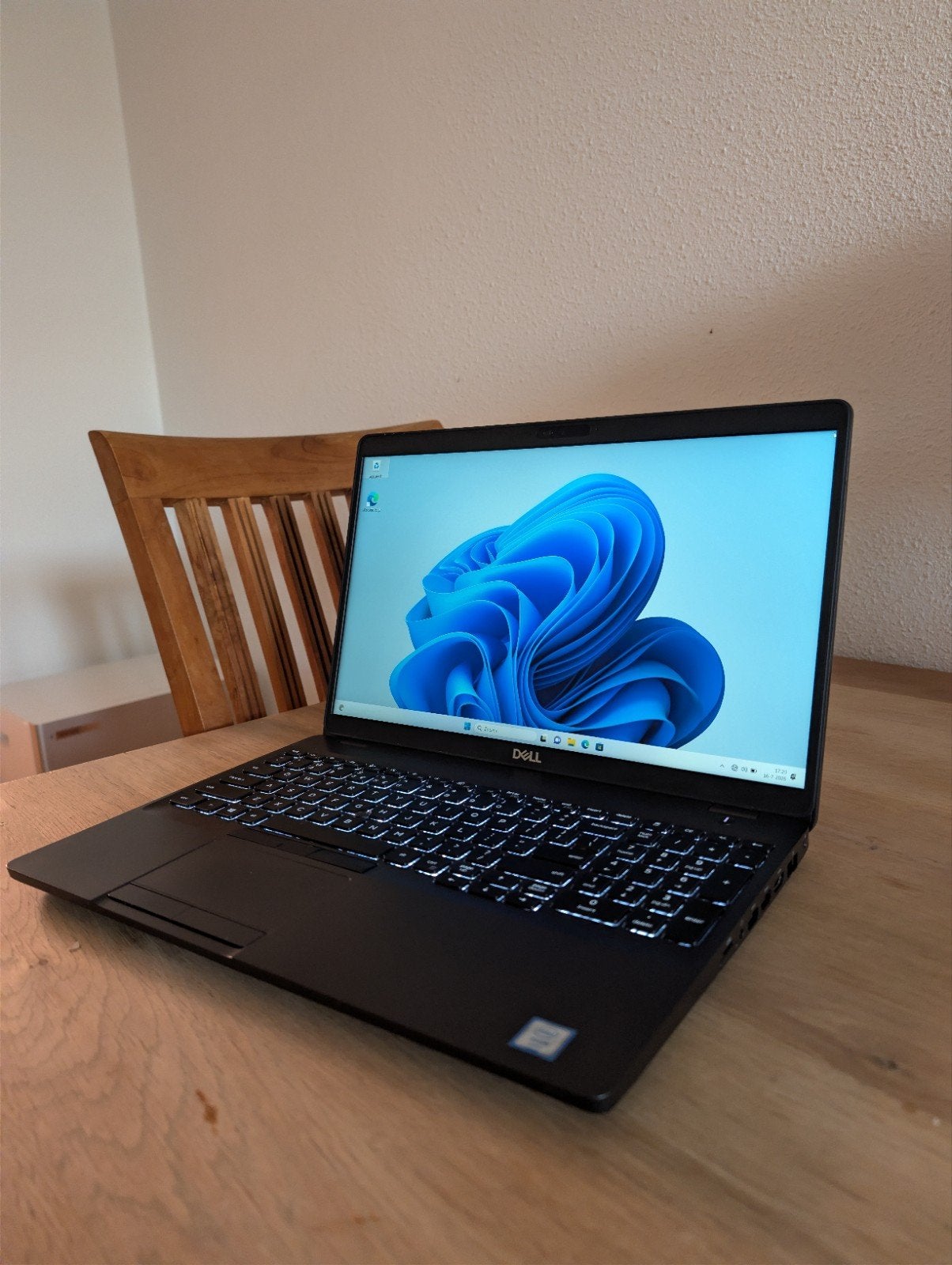 Dell Precision 3541 Workstation | Xeon E-2276M | 32GB RAM |, Met videokaart, 2 tot 3 Ghz, Refurbished, Ophalen of Verzenden