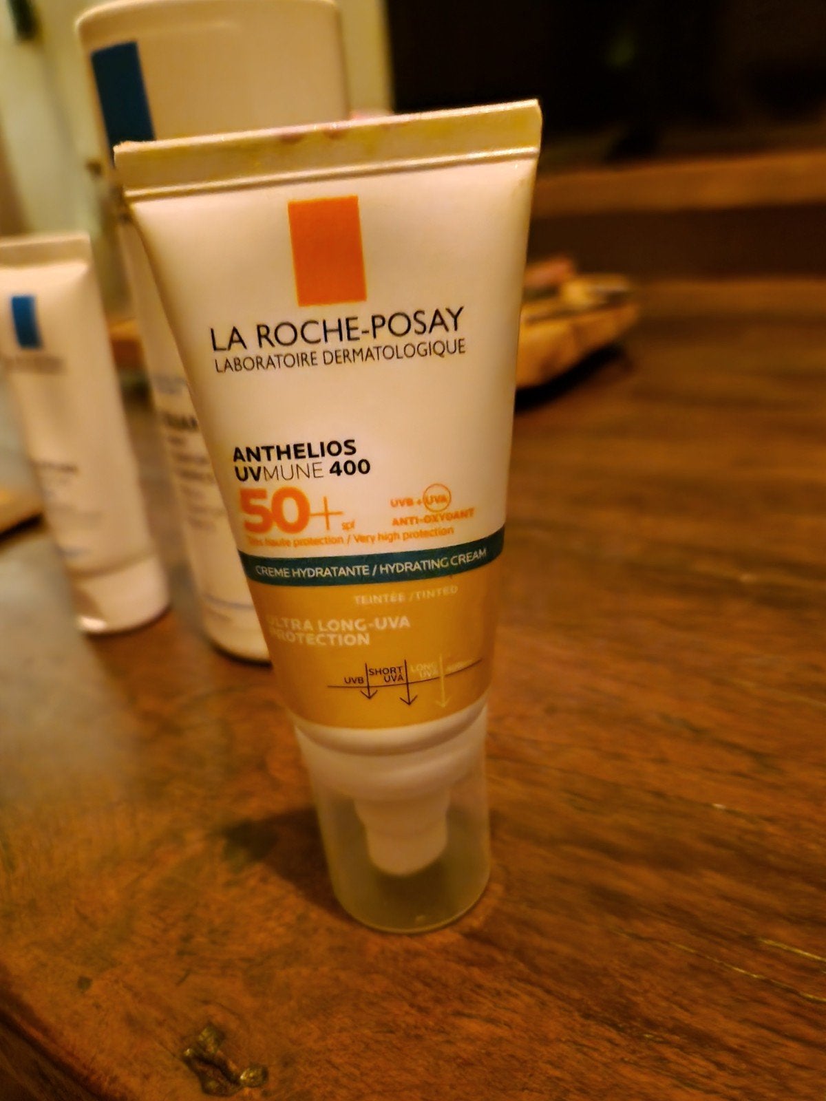 La Roche-Posay Hydrating Crème Tint SPF50+, Ophalen of Verzenden, Zo goed als nieuw, Gehele gezicht, Verzorging