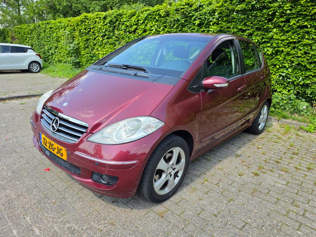 Mercedes-Benz A-Klasse 1.7 A180 5DRS CVT 2008 Rood Carplay, Zwart, 4 cilinders, Leder en Stof, 595 kg
