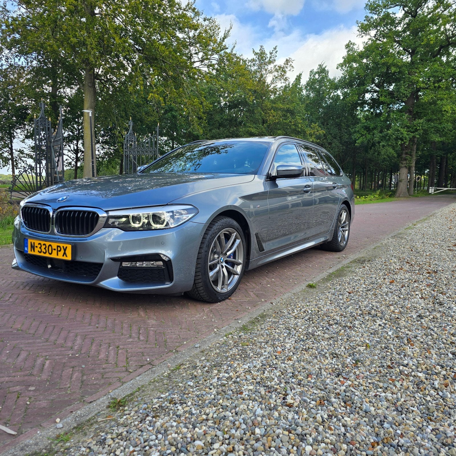 BMW 5-Serie 530i 252pk Xdrive Aut. 2017 Grijs, Auto's, 1998 cc, 15 km/l, 4 cilinders, Leder