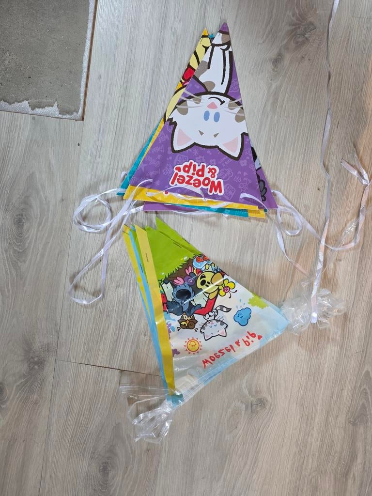 2 slingers Woezel en Pip, Hobby en Vrije tijd, Feestartikelen, Ophalen, Gebruikt, Versiering, Verjaardag