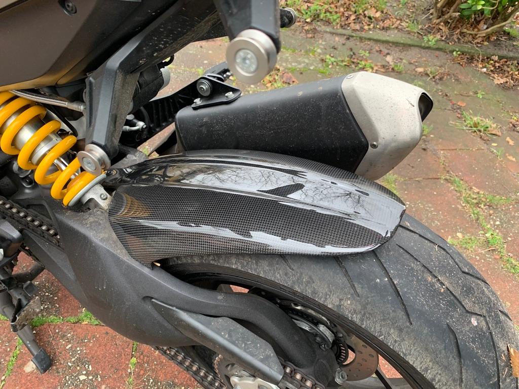 carbon spatbord/hugger Ducati hypermotard 939, Motoren, Ophalen of Verzenden, Gebruikt