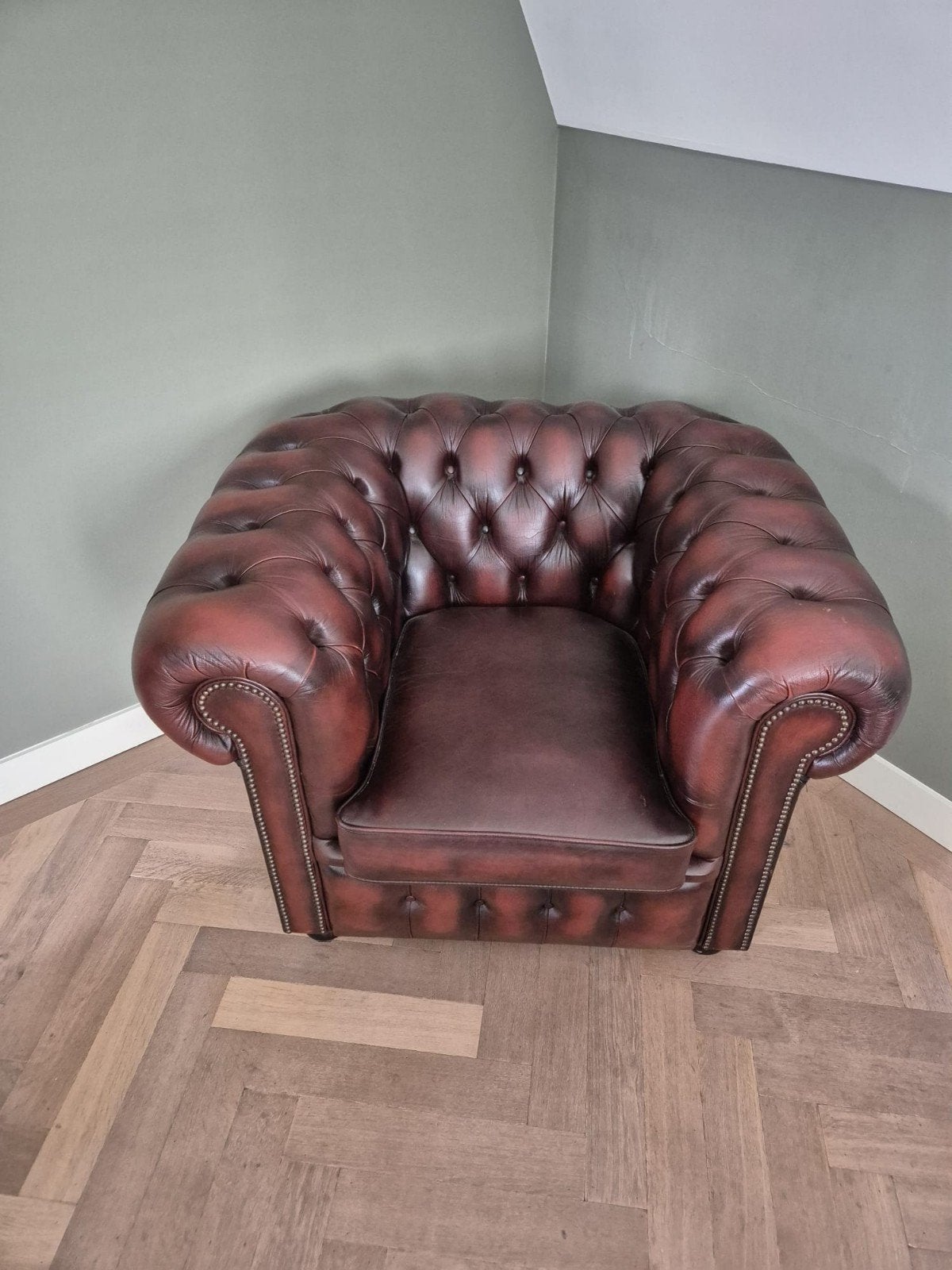 Chesterfield club fauteuil met hocker - Leer, Ophalen, Gebruikt, Chesterfield, 100 tot 125 cm