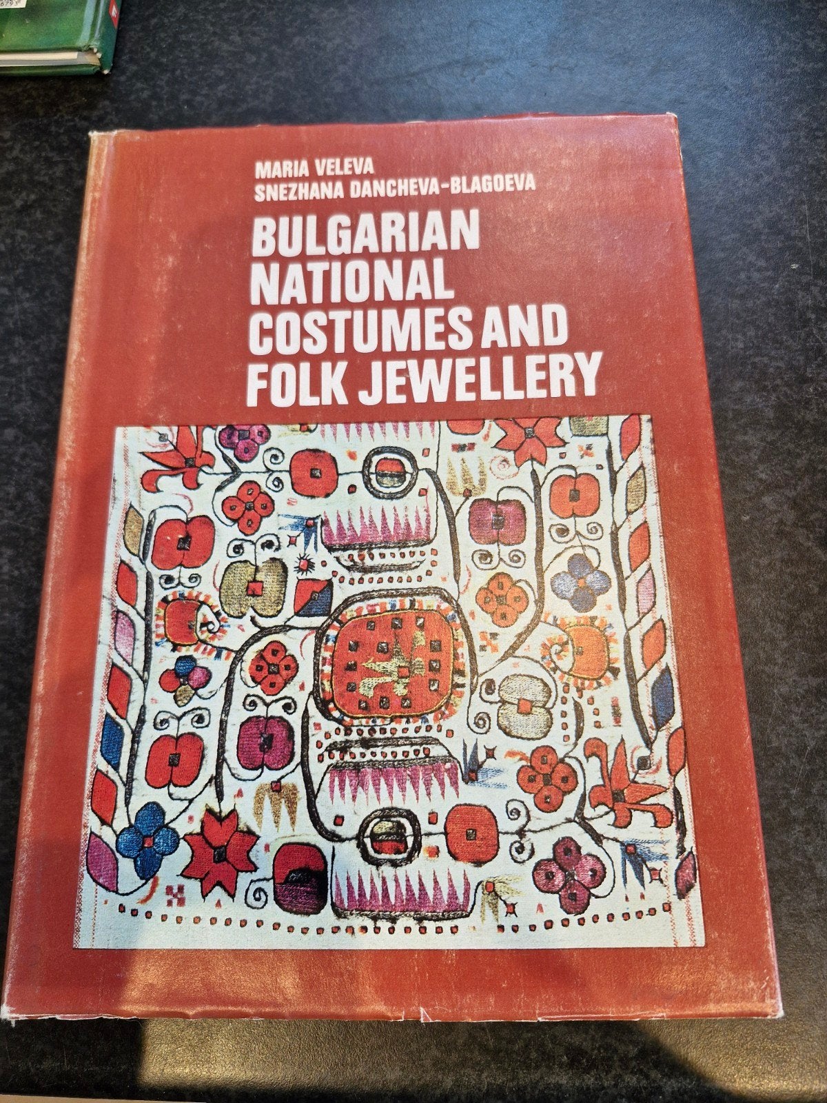 Bulgarian National Costumes and Folk Jewellery, Boeken, Literatuur, Gelezen, Wereld overig, Ophalen of Verzenden