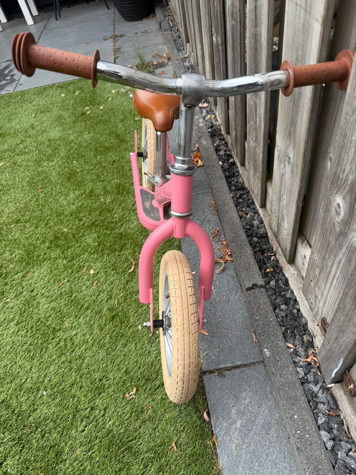Foto 3 van Trybike loopfiets compleet met 3e wiel roze en grijs/blauw
