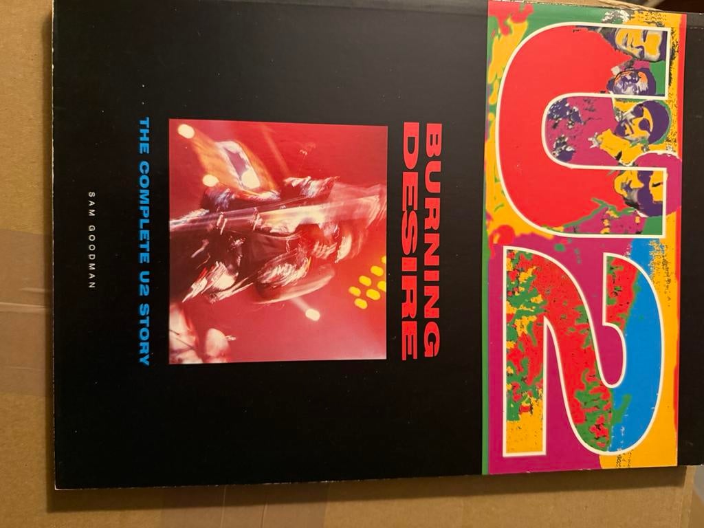 Burning desire U2 boek the complete u2 story, Ophalen of Verzenden, Zo goed als nieuw, Artiest