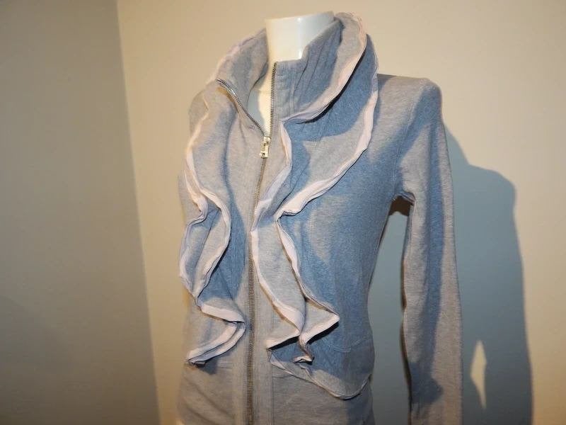 Marccain vest grote voilants voorkant lichte roze bies N4 40, Maat 38/40 (M), Verzenden, Grijs, Gedragen