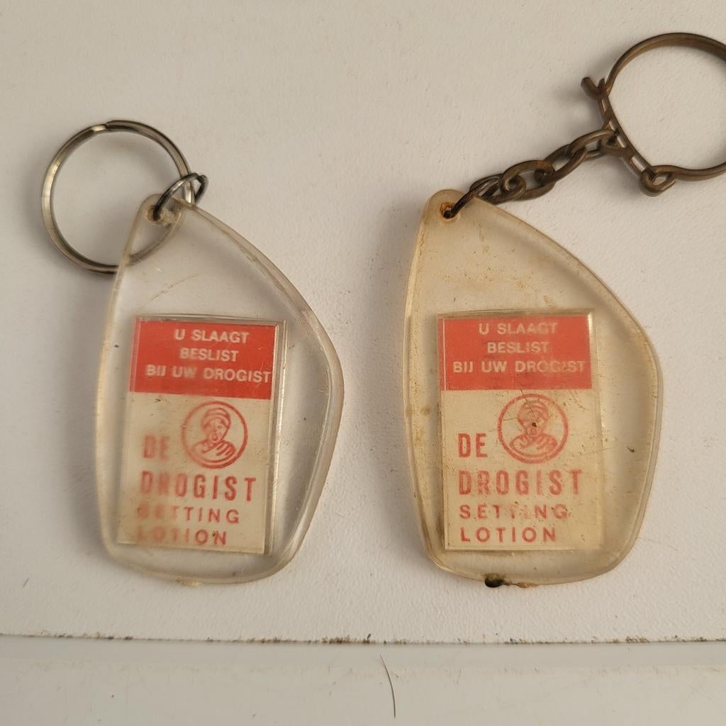 Vintage Sleutelhangers 'De Drogist' - Set van 2, Ophalen of Verzenden, Gebruikt, Overige typen