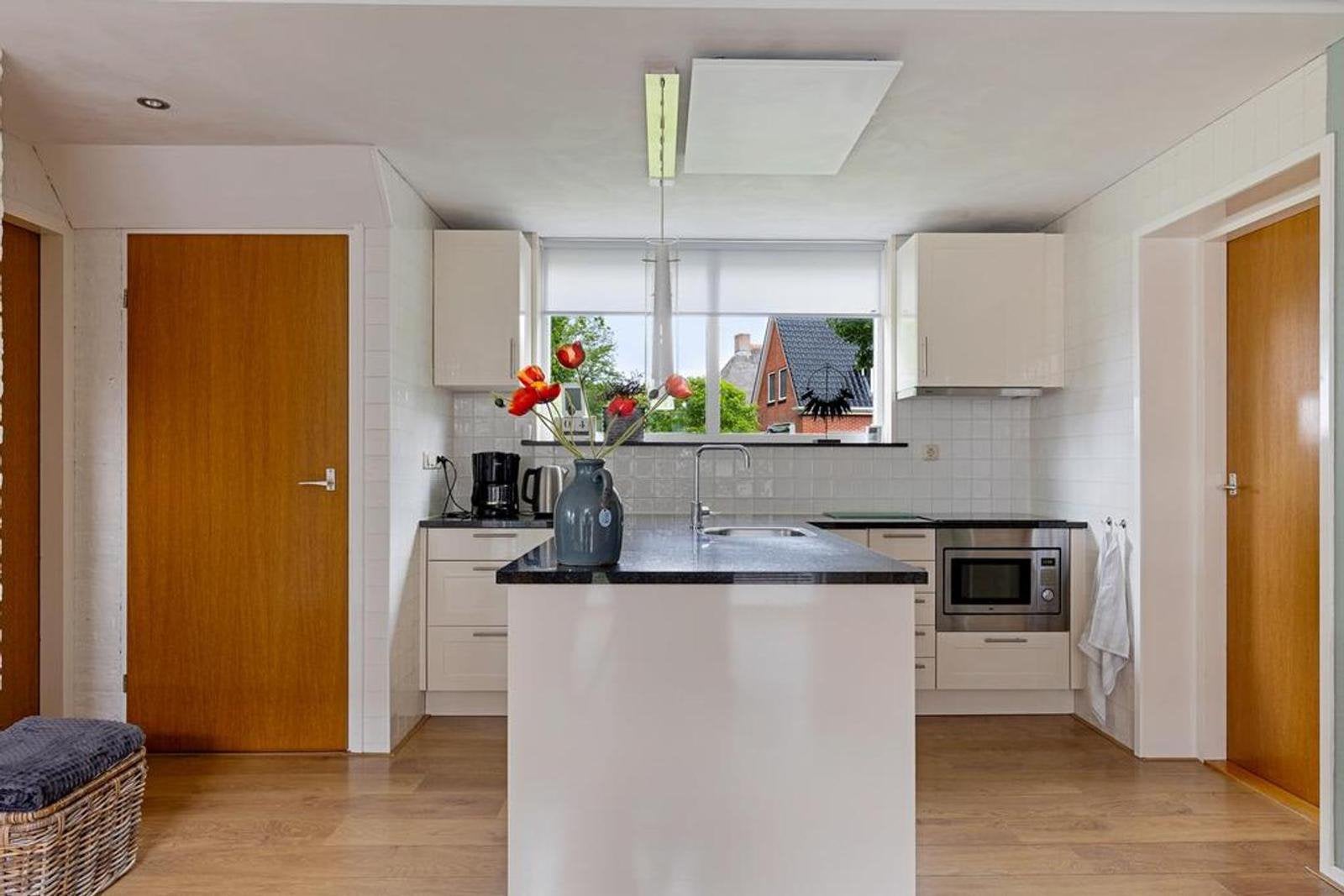 GRATiS!!! Keuken in T-opstelling., Huis en Inrichting, Keuken | Complete keukens, Gebruikt, Overige typen, Crème, Graniet of Steen