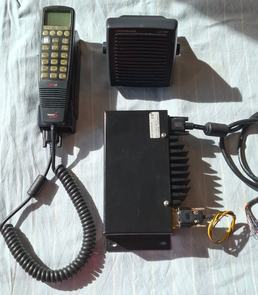 Marifoon Skanti Leisure VHF 1000 P DSC NL + Speaker, Ophalen of Verzenden, Gebruikt, Communicatie