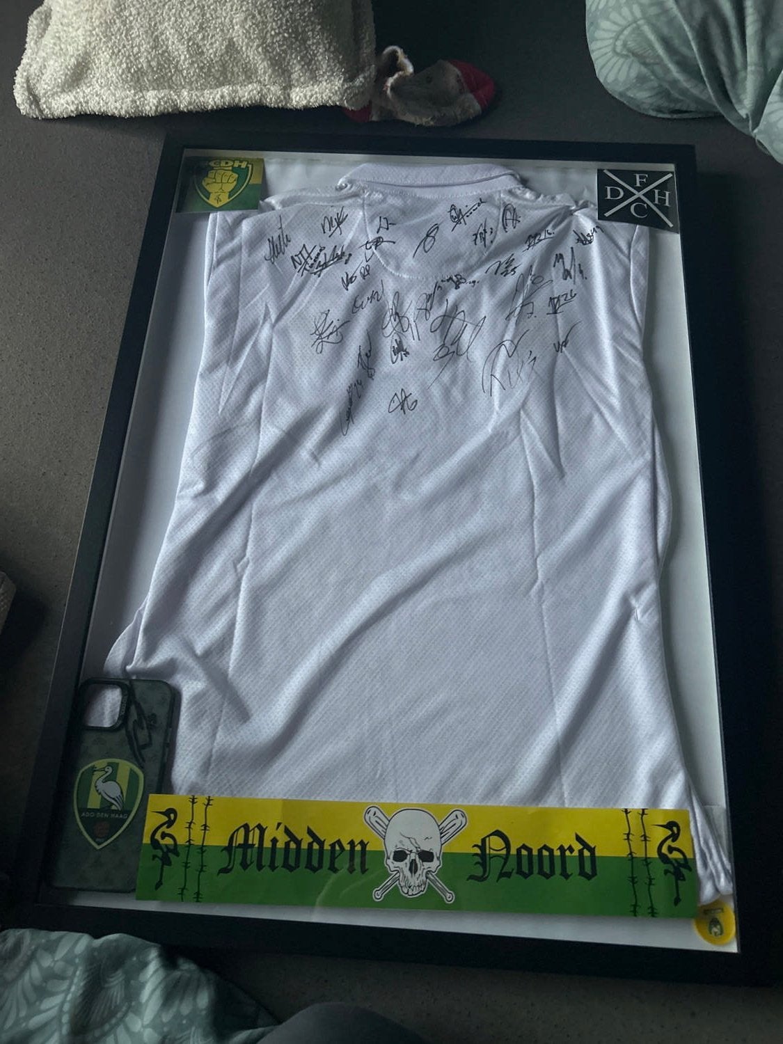 ADO Den Haag gesigneerd shirt – ingelijst + bewijsfoto, Sport en Fitness, Ophalen, Zo goed als nieuw, Shirt