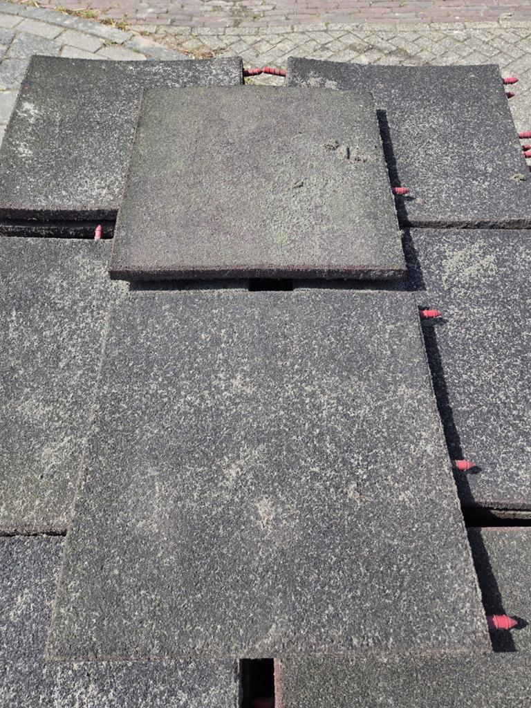 T e.a.b. Rubberen tegels voor speelplaats of terras, Tuin en Terras, Tegels en Klinkers, Ophalen, Gebruikt, Rubber, 10 m² of meer