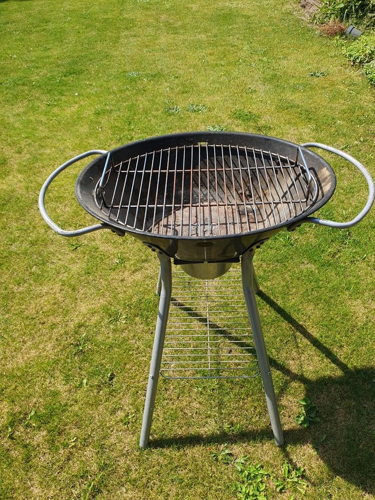 Compacte houtskool barbecue met deksel, Ophalen, Gebruikt, Onbekend