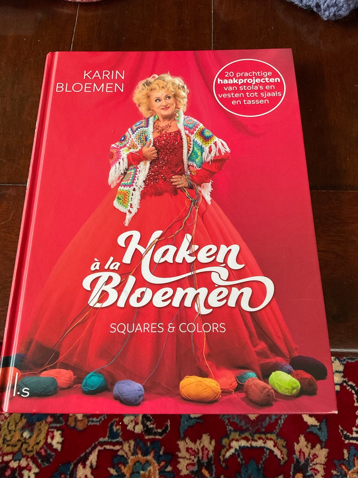 Haken à la Bloemen: Squares & Colors - Karin Bloemen, Ophalen of Verzenden, Zo goed als nieuw, Breien en Haken