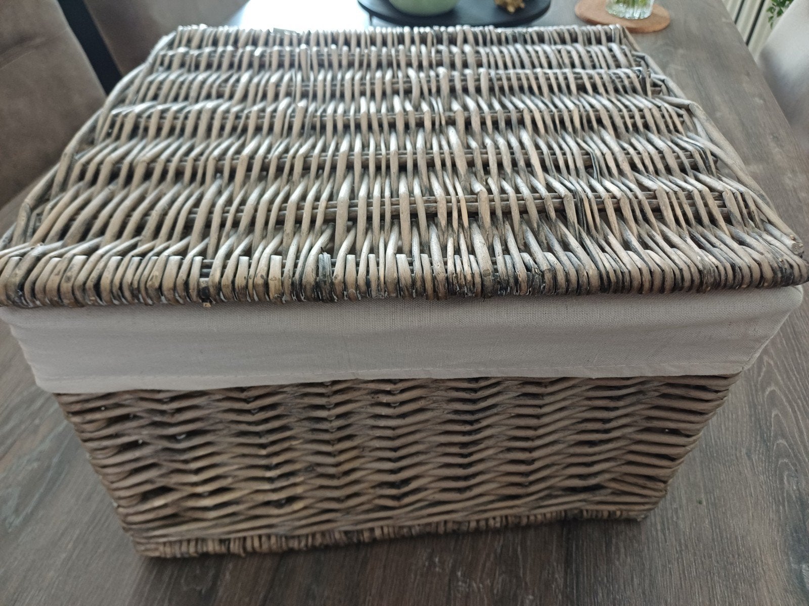 Rieten mand met deksel, Ophalen of Verzenden, Gebruikt, Rechthoekig, Riet