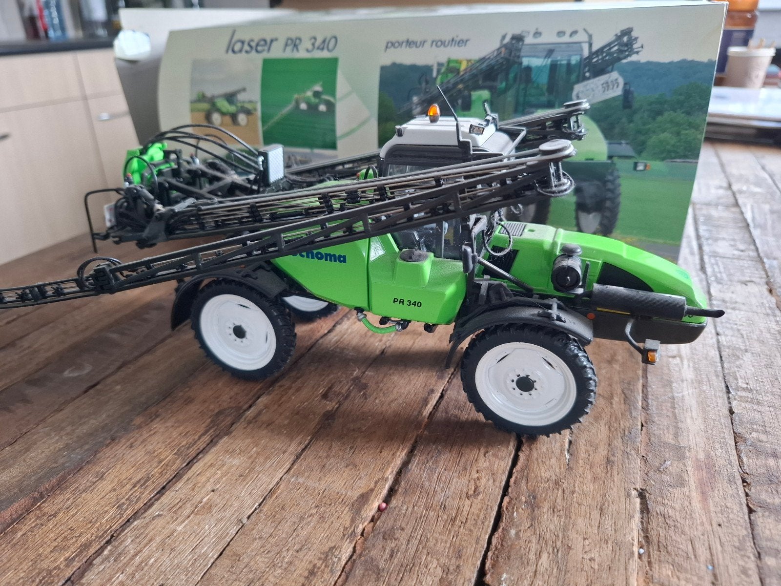 Tecnoma zelfrijdende spuit UH, Ophalen, Zo goed als nieuw, Tractor of Landbouw, Universal Hobbies