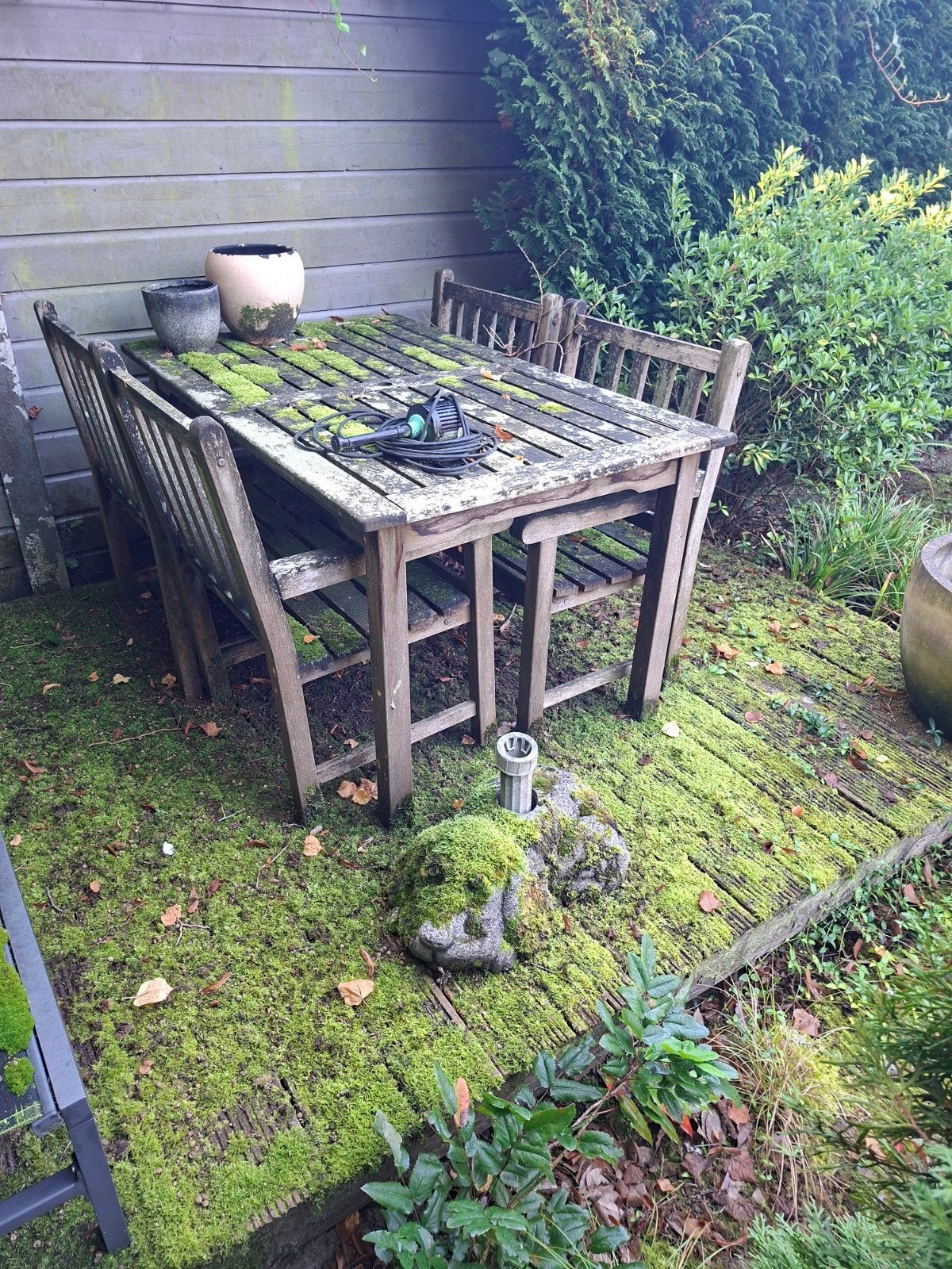 Houten tafel met 4 stoelen + tuinbank, Ophalen, Gebruikt, Hout