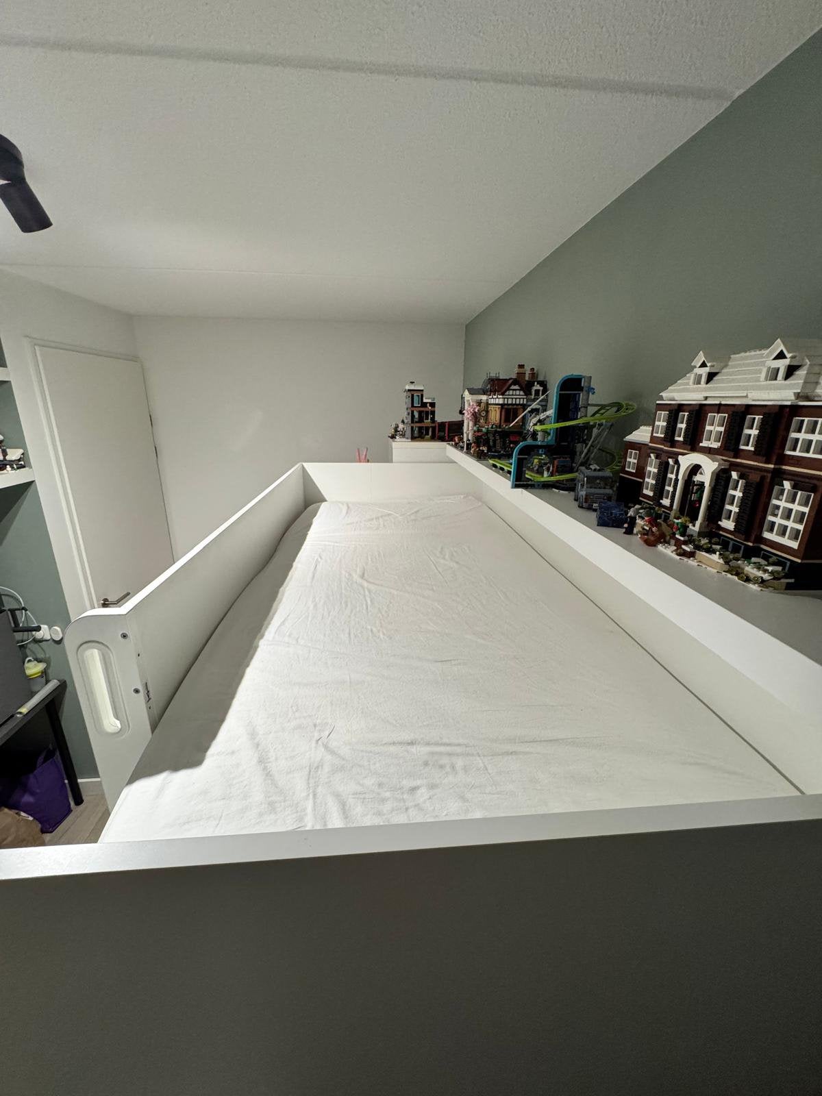 Foto 10 van IKEA Hoogslaper met bureau en opbergruimte -Zo goed als nie