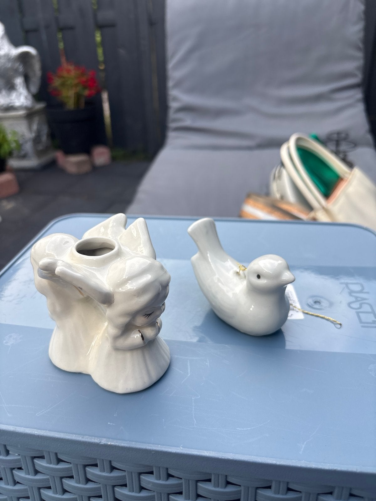 Set van 2 porseleinen beeldjes: engel en duif, Antiek en Kunst, Ophalen of Verzenden