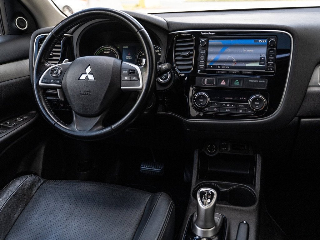 Mitsubishi Outlander 2.0 PHEV Instyle | PANORAMADAK | XENON, Auto's, Zwart, 4 cilinders, Automatische klimaatregeling, Blauw