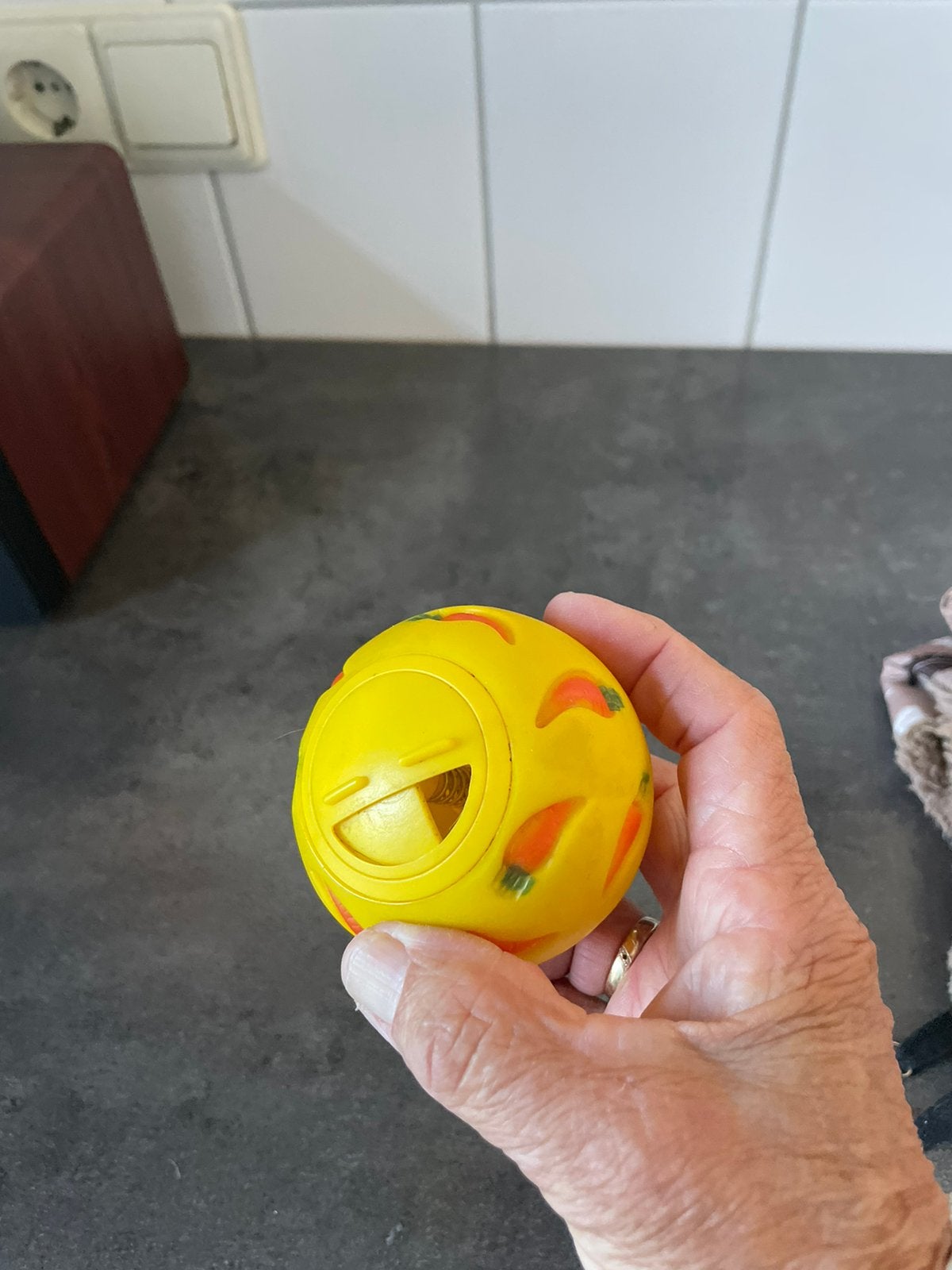 Snoepjes Bal voor konijn of cavia, Ophalen of Verzenden