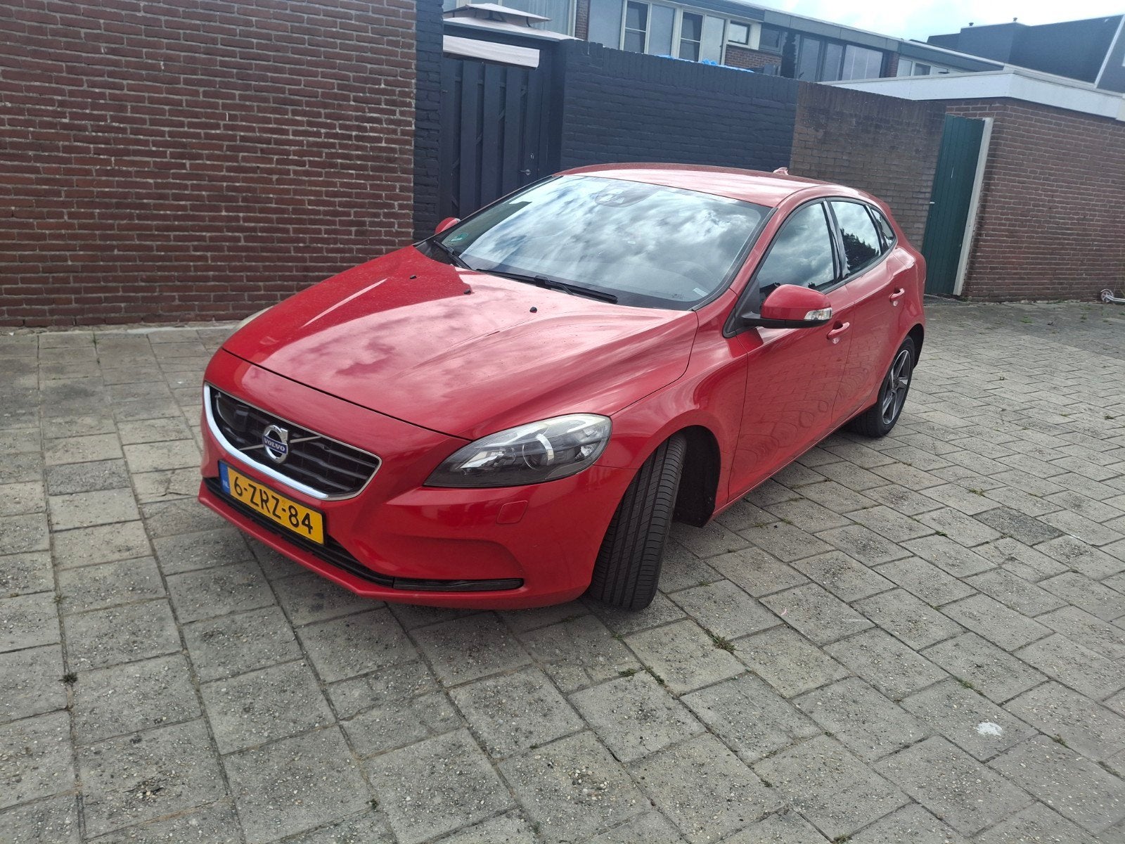 Volvo V40 2.0 D4 190PK 2014 Rood, Voorwielaandrijving, 1364 kg, 30 km/l, 154 €/maand