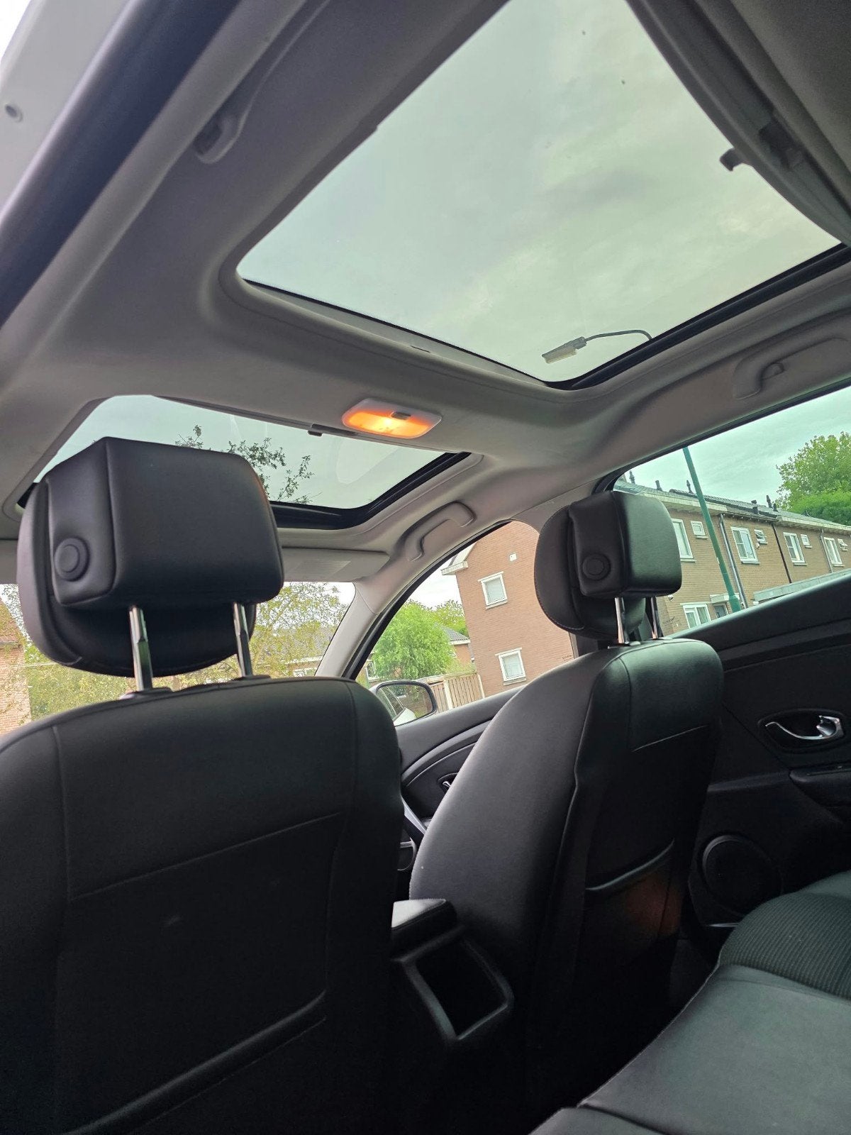 Foto 7 van Renault Mégane 1.5 DCI 81KW Estate 2012 Wit