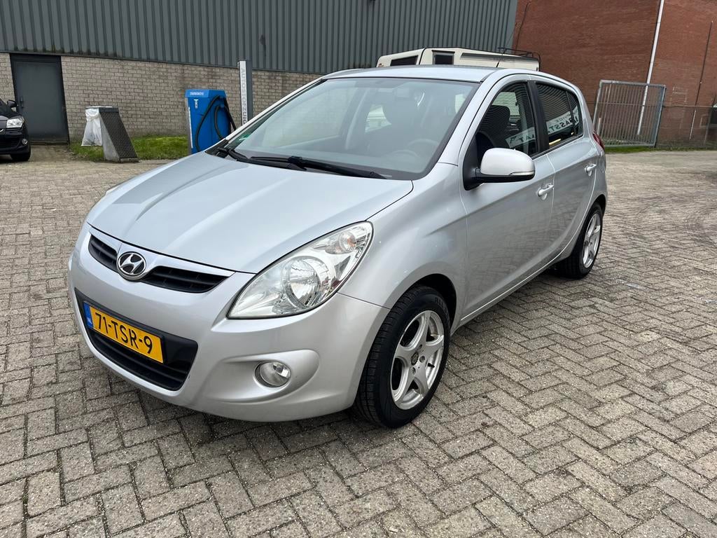 Hyundai i20 1.2 5-DRS 2012 Grijs, Auto's, 450 kg, 31 €/maand, 4 cilinders, Origineel Nederlands
