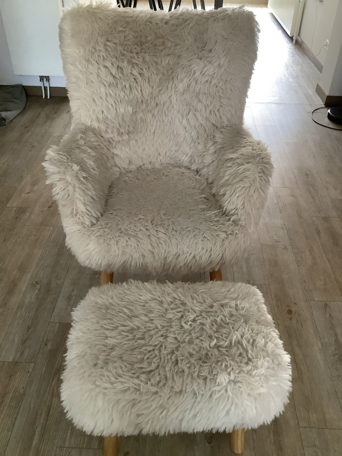Comfortabele fauteuil met voetenbank - Crème teddy stof, Huis en Inrichting, Fauteuils, Ophalen, 75 tot 100 cm, Zo goed als nieuw