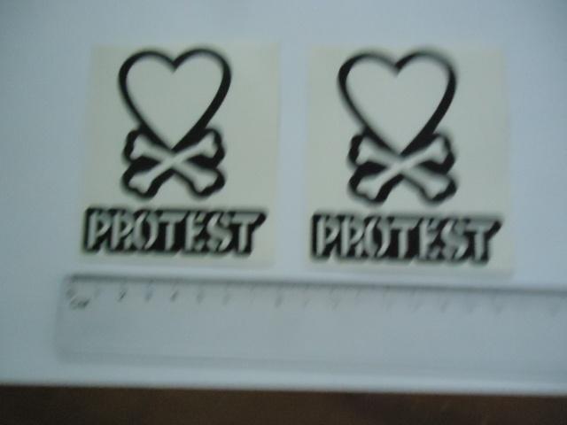 sticker oud Protest skate ski surf windsruf kite zwemmen, Verzenden, Zo goed als nieuw, Bedrijf of Vereniging
