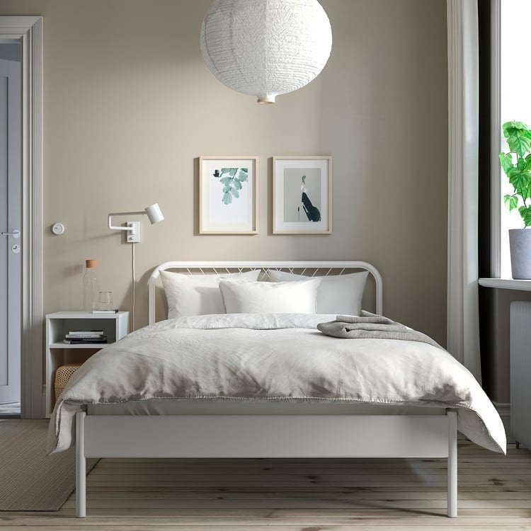 IKEA Nesttun bedframe 140x200cm wit met matrasbeschermer, Ophalen, Gebruikt, Wit, Tweepersoons