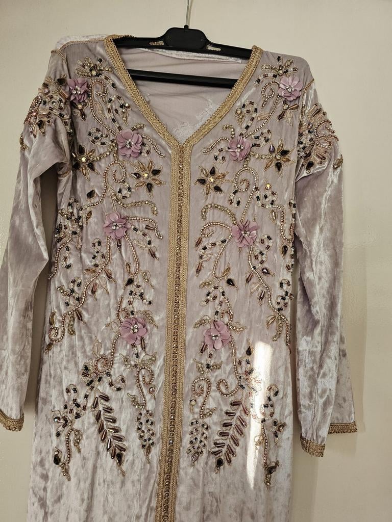 Elegante Marokkaanse Kaftan - Lichtgrijs met Borduurwerk, Overige typen, Paars, Ophalen of Verzenden, Maat 34 (XS) of kleiner