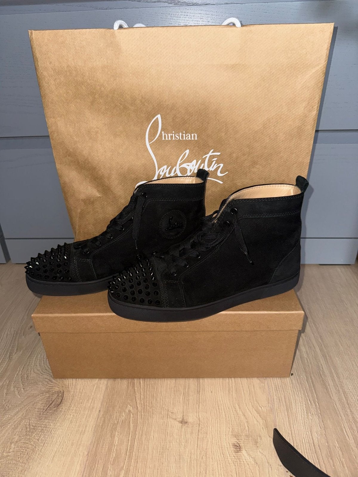 Christian Louboutin Lou Spikes Sneakers Zwart, Ophalen, Zwart, Sneakers of Gympen, Zo goed als nieuw