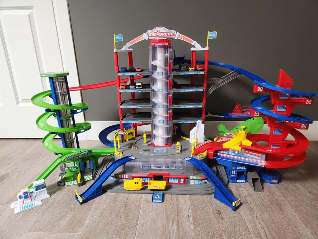 Leuke Majorette super city garage, Kinderen en Baby's, Speelgoed | Racebanen, Ophalen, Zo goed als nieuw, Handmatig, Overige merken