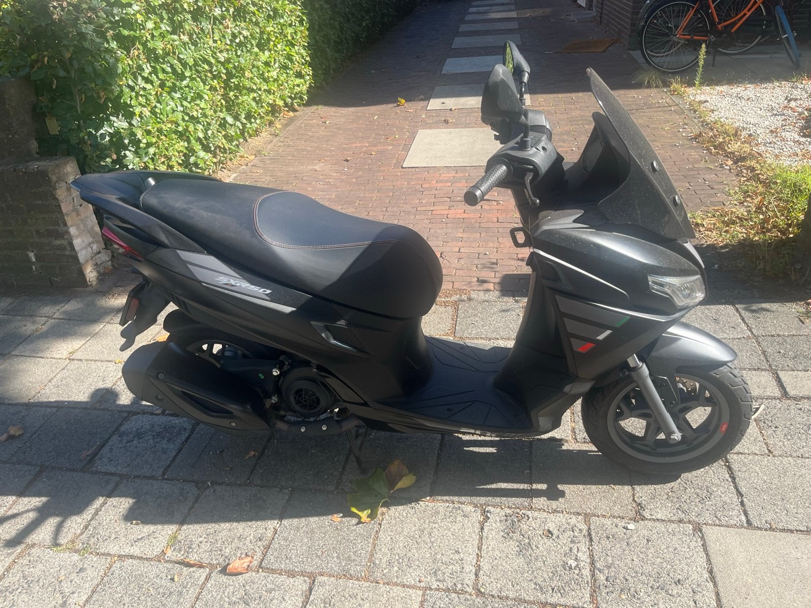 Aprillia SXR50 - bouwjaar 2023 - 7000km - ruilen mogelijk, Ophalen, Overige modellen, Maximaal 45 km/u, Zo goed als nieuw