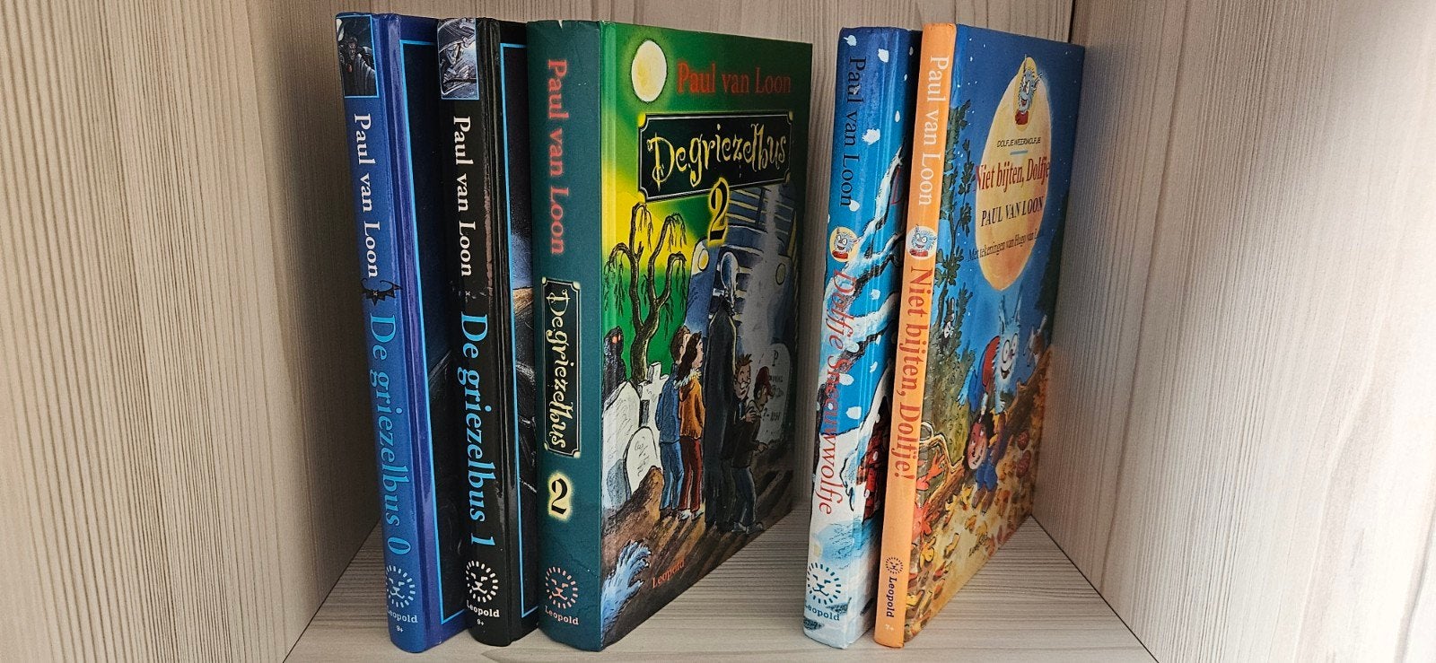 Paul van Loon boeken: De Griezelbus & Dolfje Weerwolfje, Ophalen of Verzenden, Gelezen, Paul van Loon