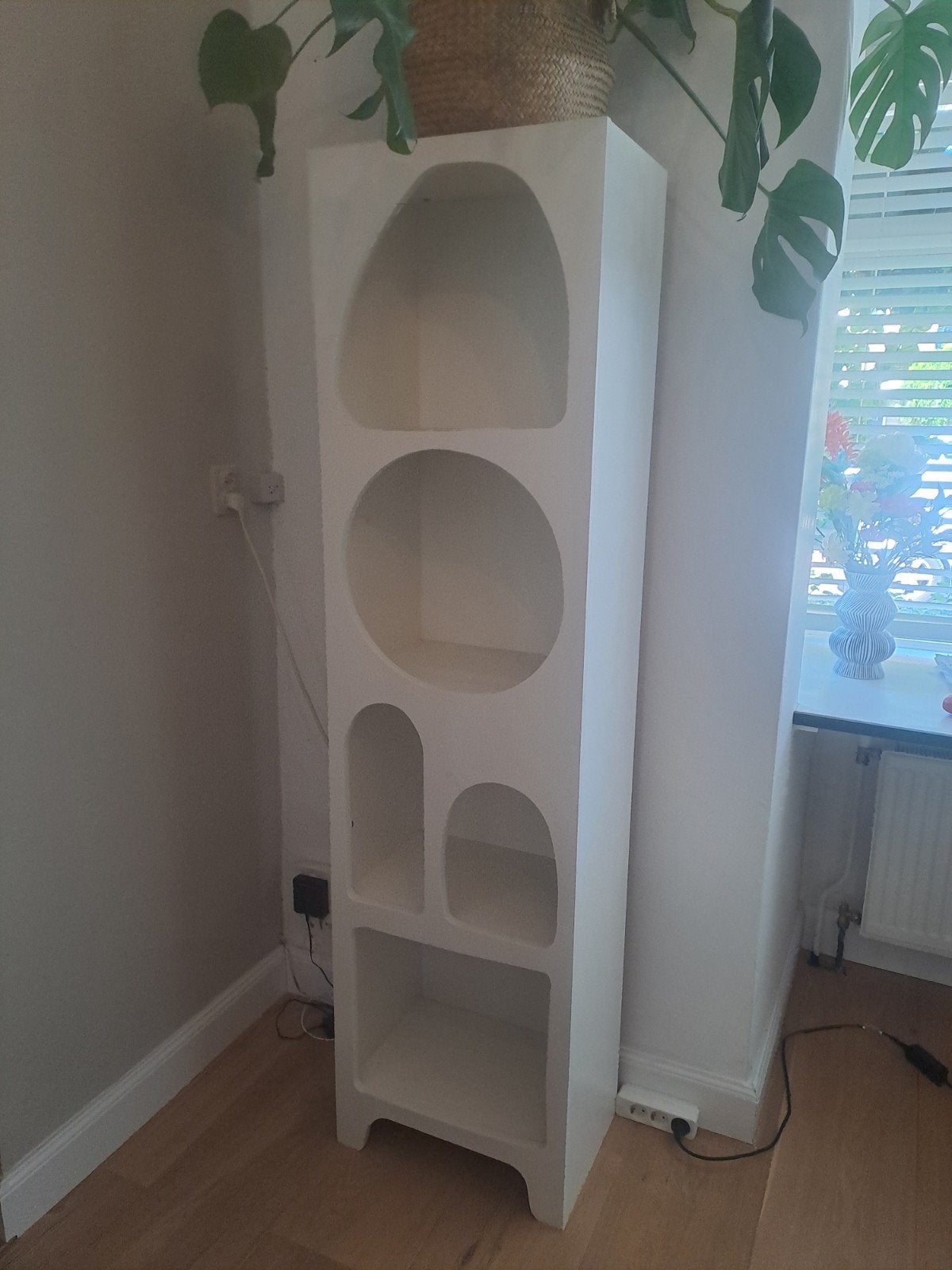 witte kast met organische vormen, Ophalen, Met plank(en), Minder dan 50 cm, 200 cm of meer