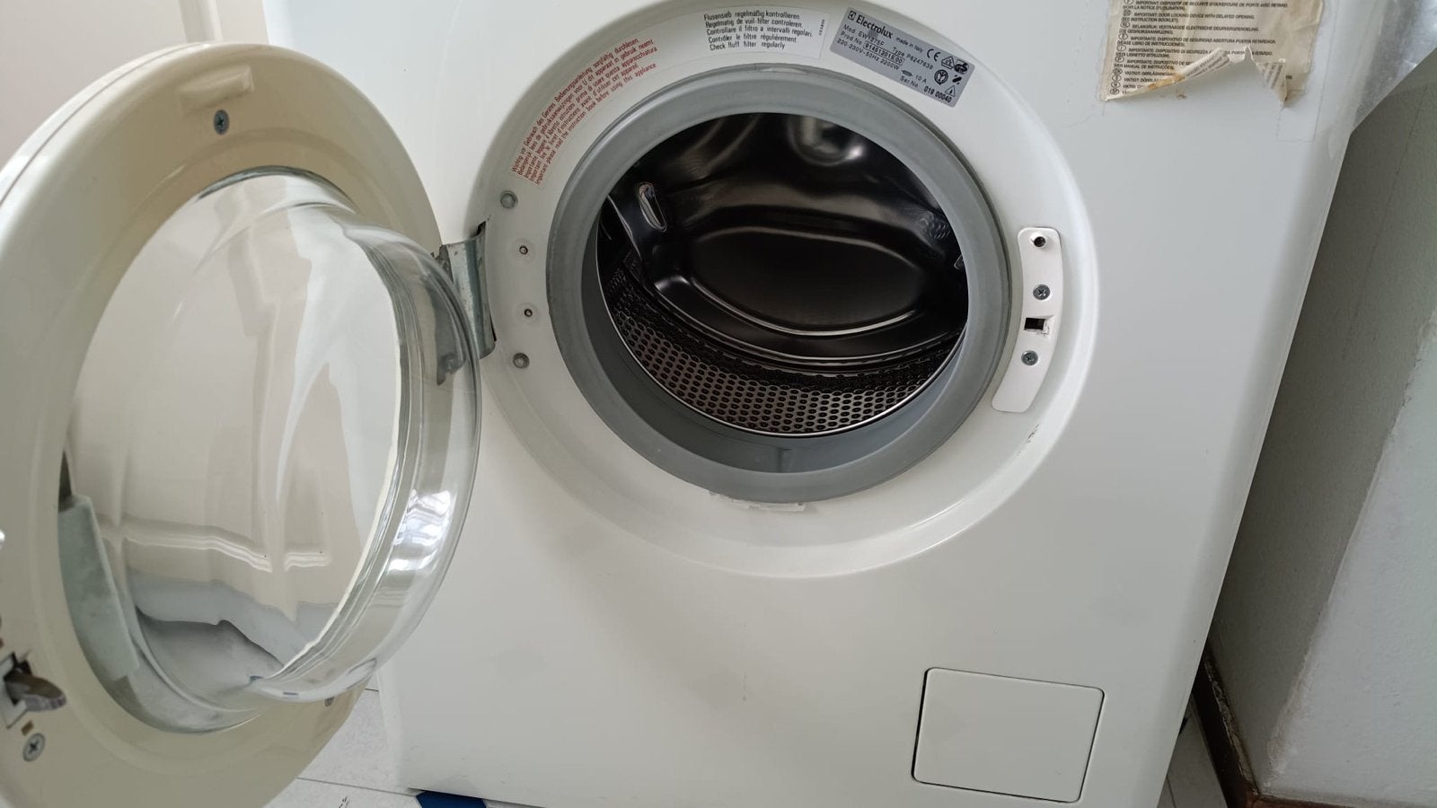 Electrolux Wasmachine voor €45 - MOET WEG, Ophalen, 6 tot 8 kg, Voorlader, 85 tot 90 cm
