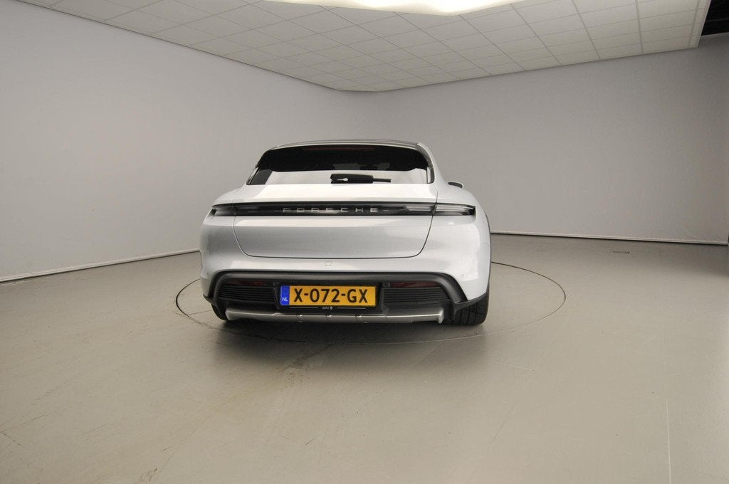 Porsche Taycan Cross Turismo 4S 93 kWh SoH 95,5% | Luchtveri, Auto's, Porsche, Zwart, 110 €/maand, 4 stoelen, 93 kWh
