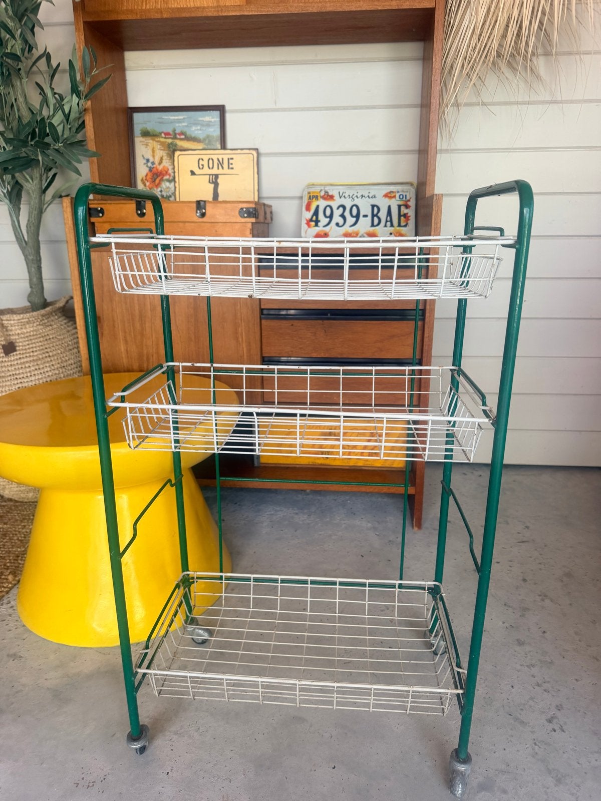 Vintage Tomado Groen en Wit Fruitrekje op Wieltjes, Ophalen