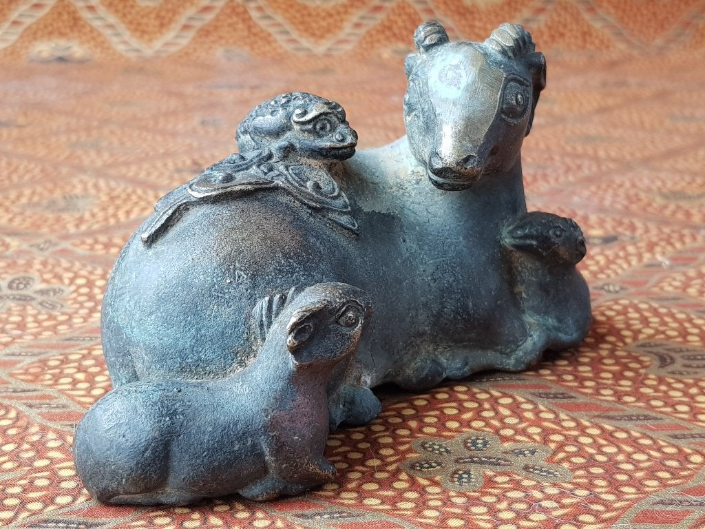 Mooi origineel antiek Chinees fabeldier van brons 13,8 cm., Handgemaakt, Ophalen of Verzenden, China, Brons